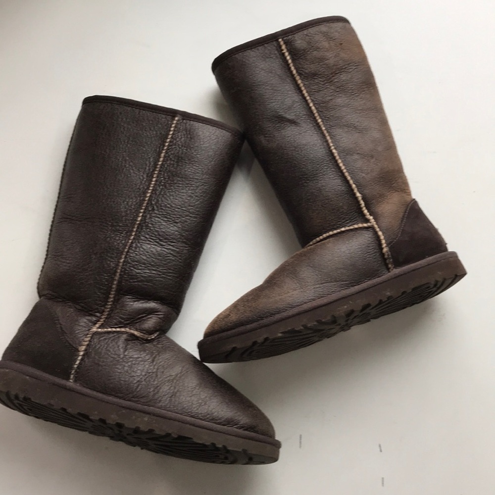UGG sz6 distressed bomber boots